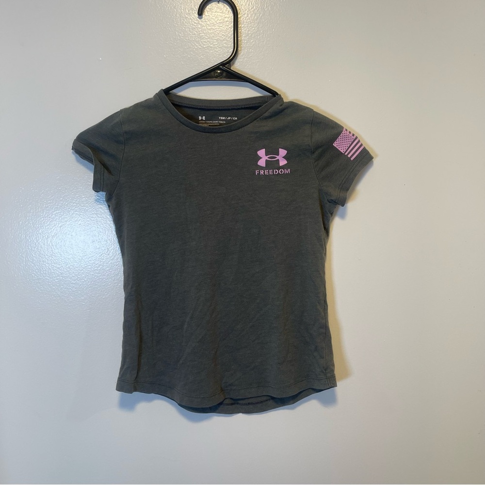 Under Armour Gray T-Shirt with Pink Logo kids size small‎